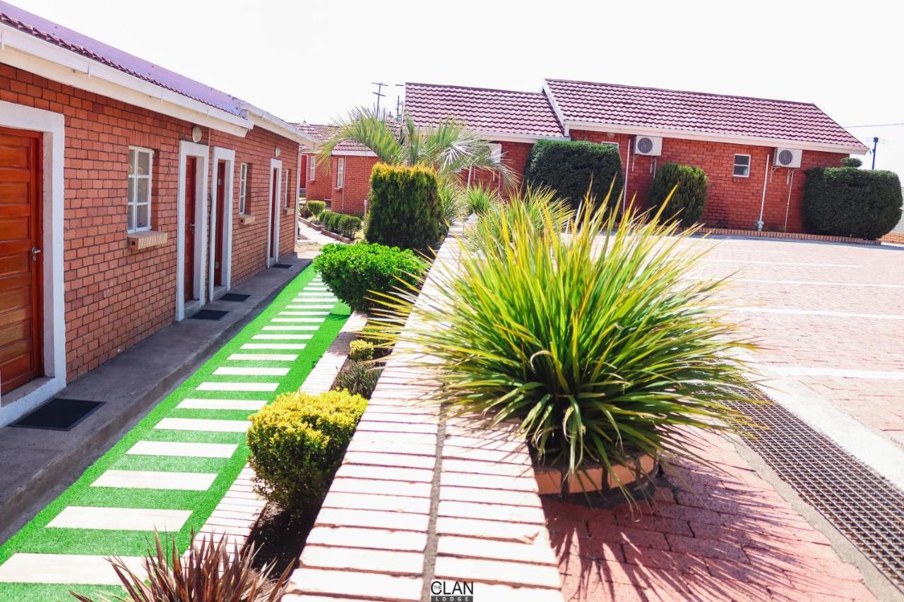 The Clan Lodge Mohlanapeng Exterior photo